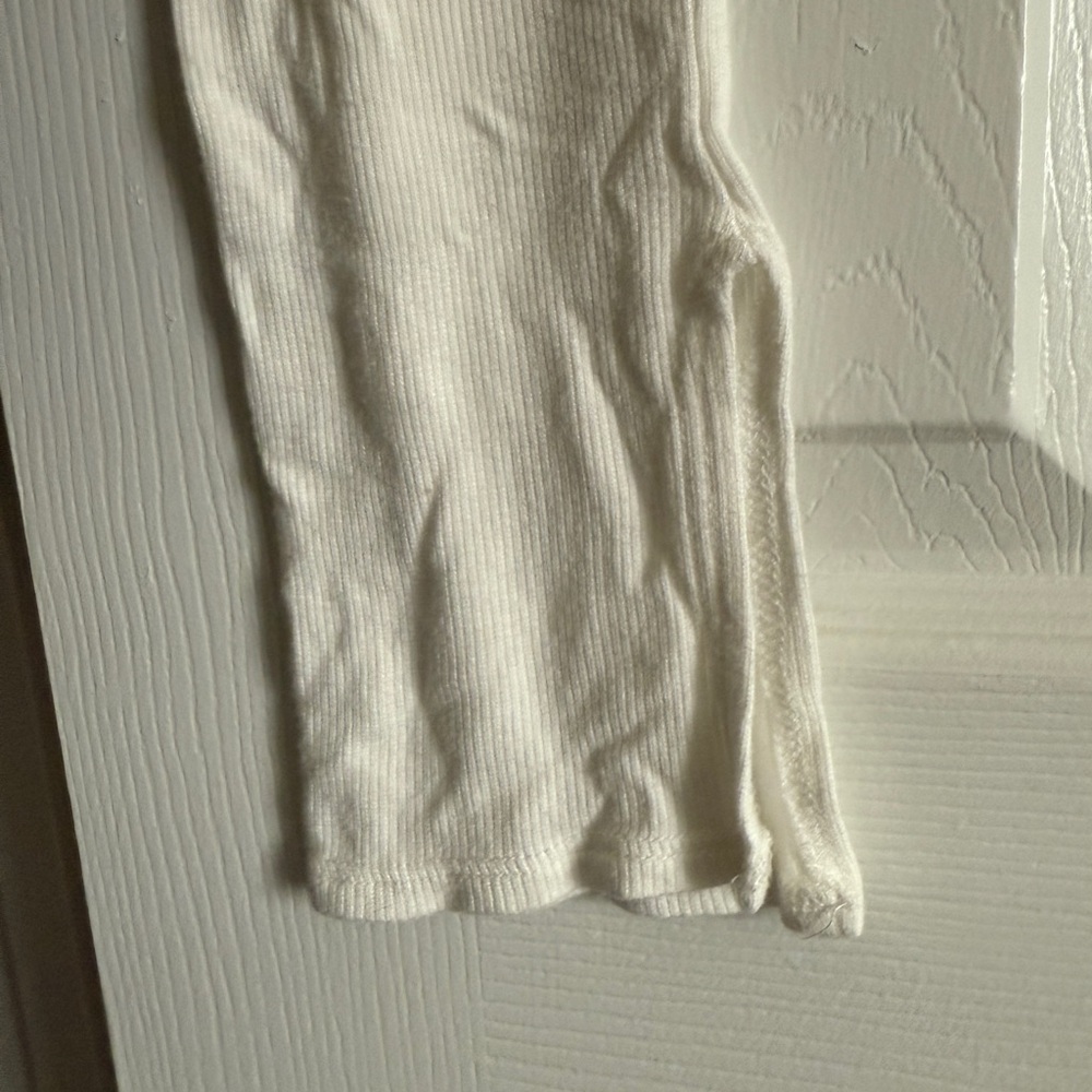 Long-Sleeve Ribbed Asymmetrical Crop Top - Picture 4 of 4